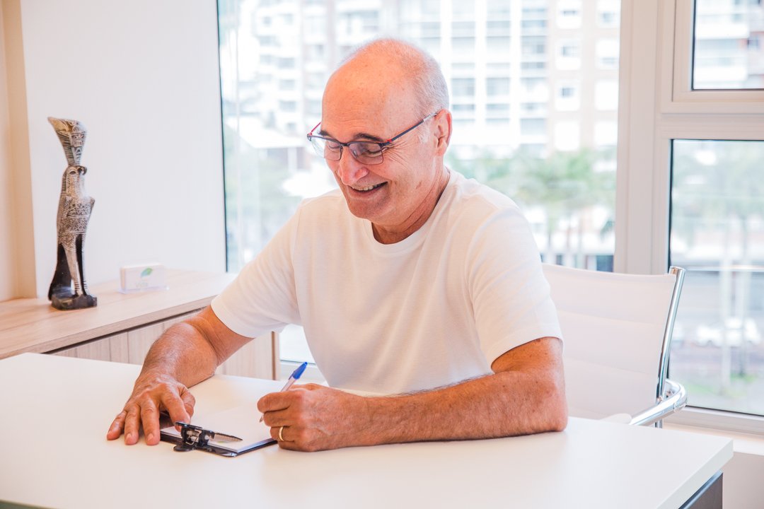 Dr. Mauro Montaury